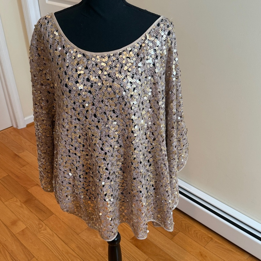 Chico's  Elegant Batwing Shimmering Gold/ Tan  Sequin Top Excellent condition